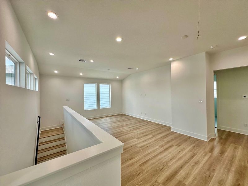 Spacious, unfurnished interior of a new home in , Missouri City (Image 26).