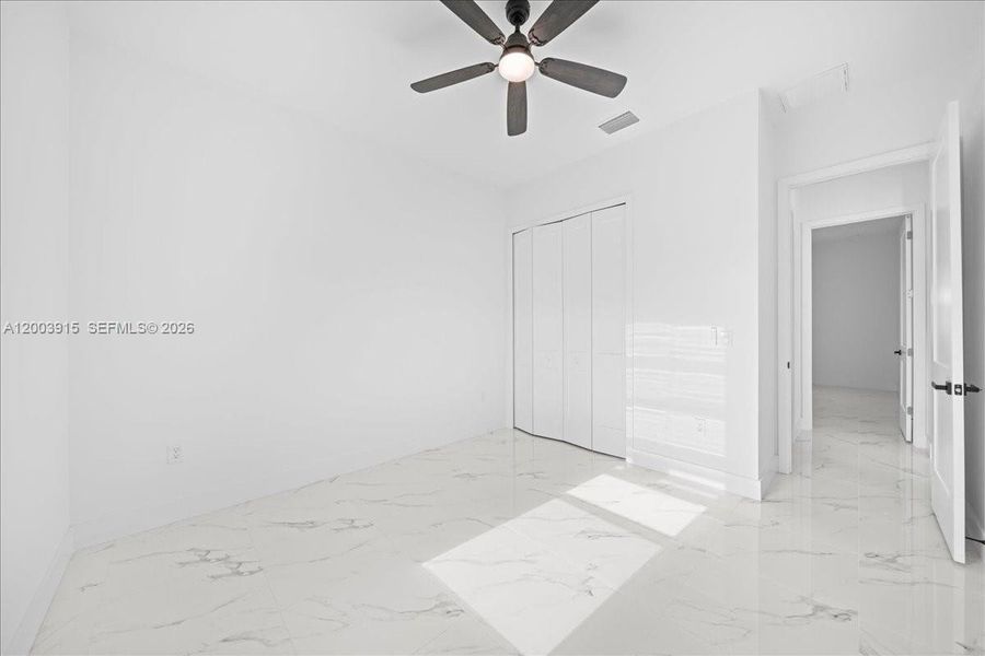 Spacious, unfurnished interior of a new home in , Cape Coral (Image 20).