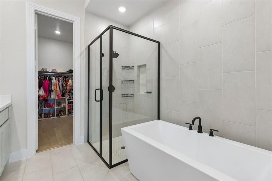Floating garden tub with standing shower