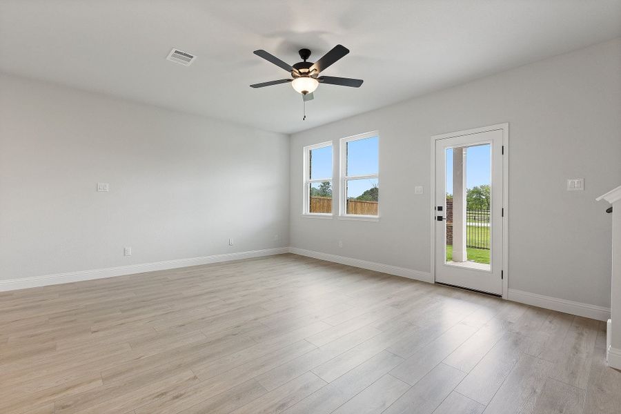 Spacious, unfurnished interior of a new home in Lake Park Villas, Wylie (Image 35).