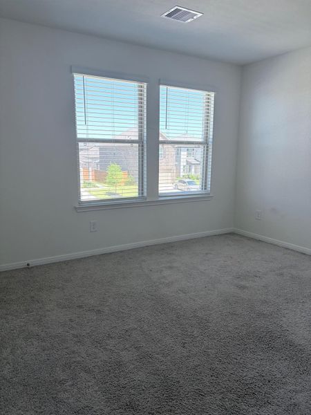 Spacious, unfurnished interior of a new home in Sunterra, Katy (Image 26).