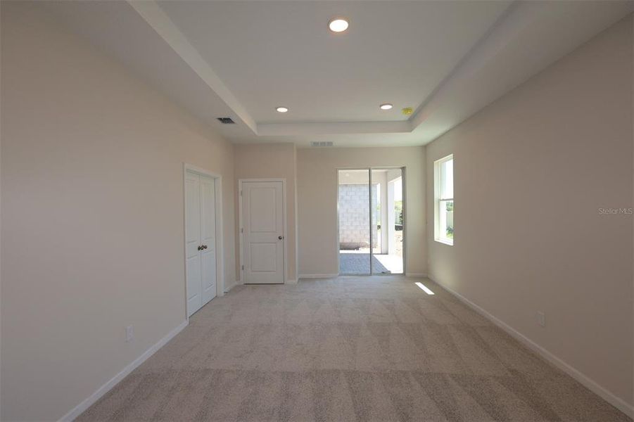Spacious, unfurnished interior of a new home in Bay Lake Farms, St. Cloud (Image 11).
