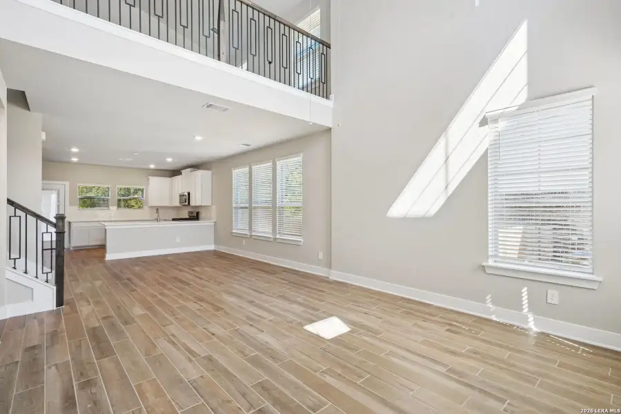 Spacious, unfurnished interior of a new home in Comanche Ridge, San Antonio (Image 35).