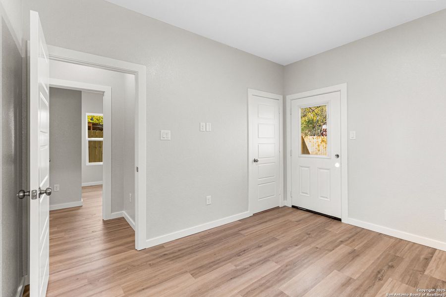 Spacious, unfurnished interior of a new home in , San Antonio (Image 21).