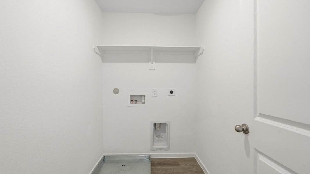 Spacious, unfurnished interior of a new home in Sunterra Lakes, Brookshire (Image 19).