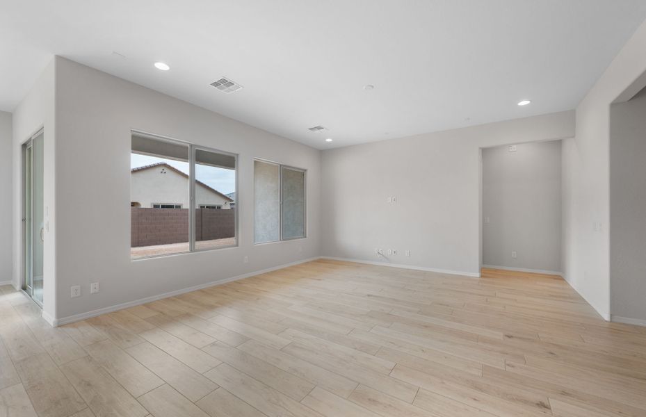 Spacious, unfurnished interior of a new home in Artisan at Asante, Surprise (Image 31).