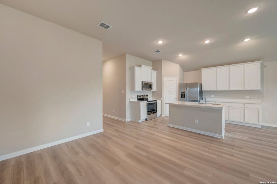 Spacious, unfurnished interior of a new home in Greenspoint Heights, Seguin (Image 29).