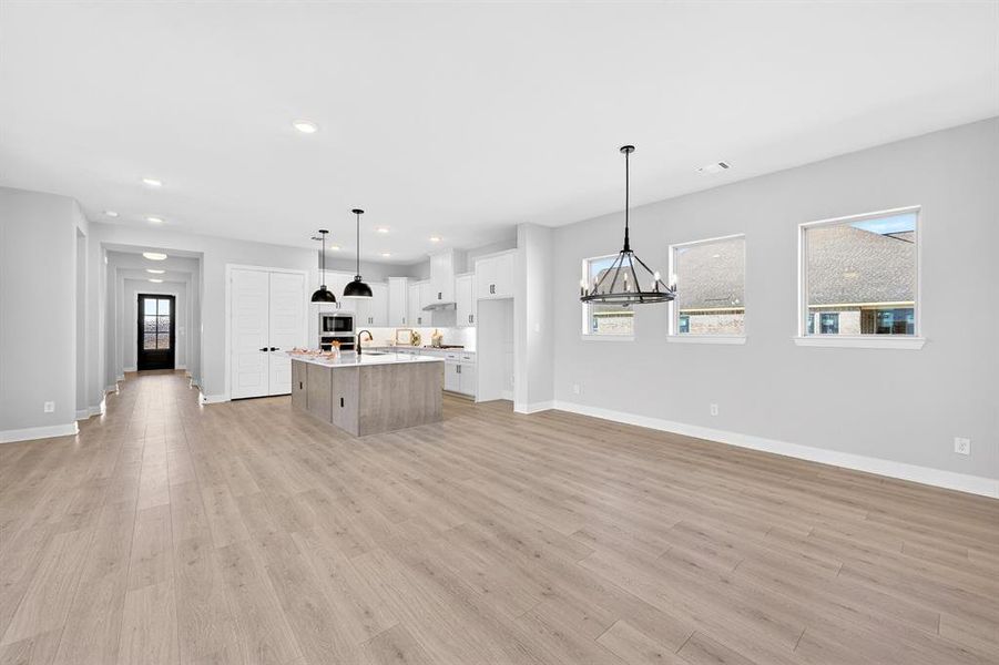 Spacious, unfurnished interior of a new home in Elements at Viridian - Signature Series, Arlington (Image 35).