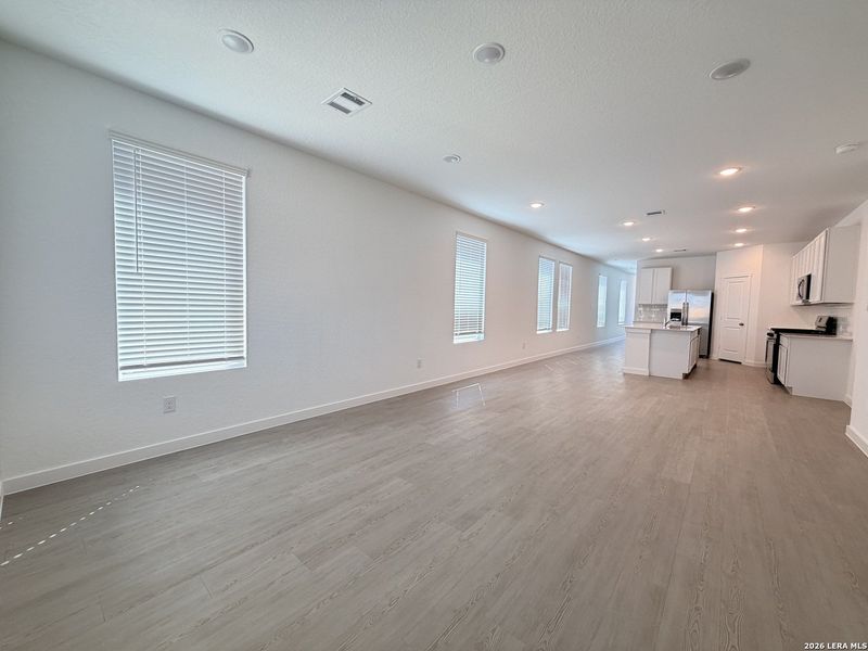 Spacious, unfurnished interior of a new home in Rose Valley, Converse (Image 12).