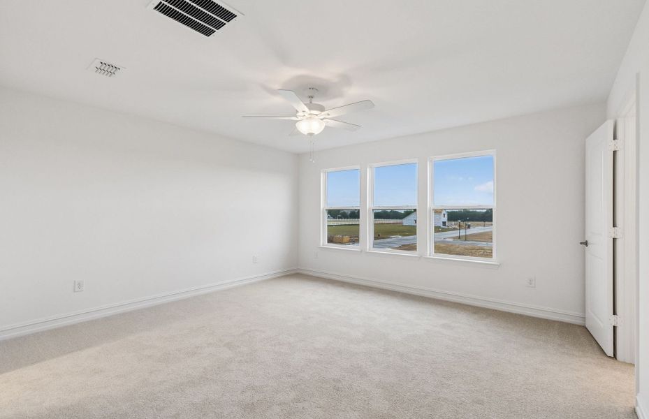 Representative unfurnished interior of a home built from the Ouray by Pulte Homes in Ribbonwood, Aubrey (Image 18).