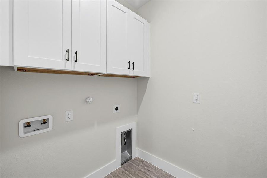 Spacious, unfurnished interior of a new home in , Granbury (Image 25).