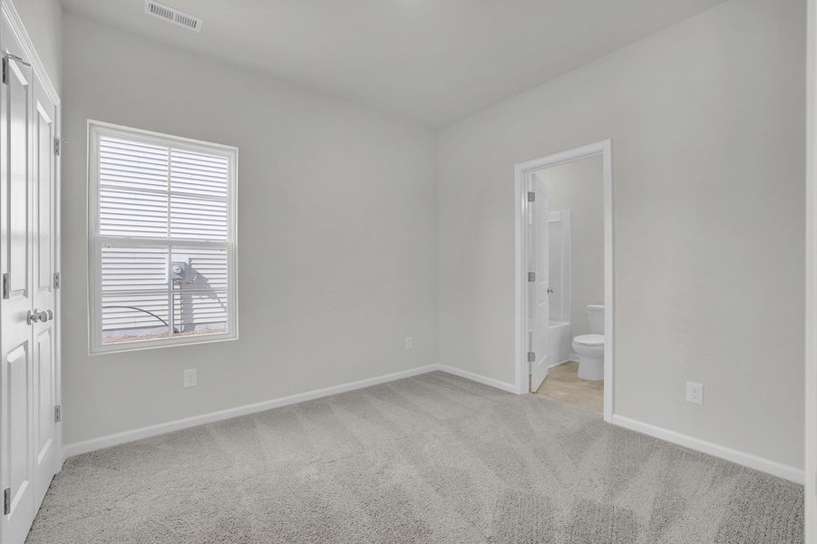 Spacious, unfurnished interior of a new home in River Tide Farms, Bolivia (Image 22).