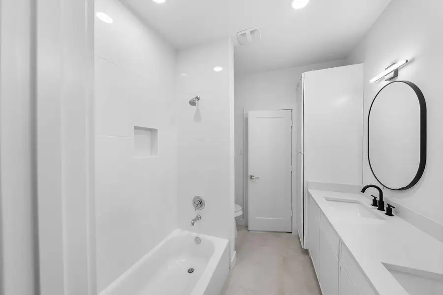 Secondary shared Bathroom