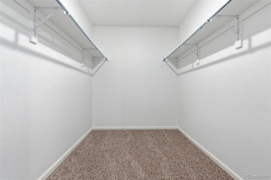 Spacious, unfurnished interior of a new home in , Aurora (Image 11).