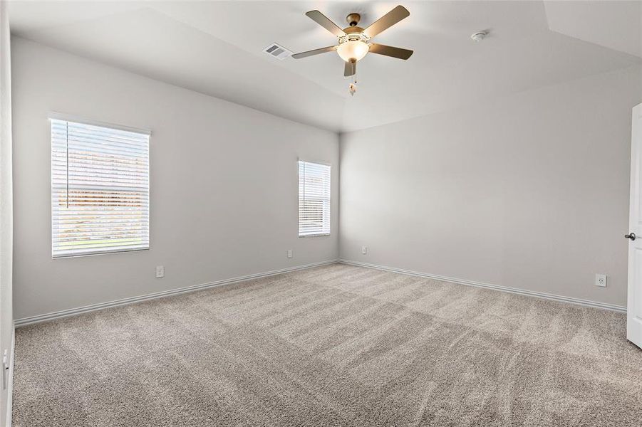 Spacious, unfurnished interior of a new home in Stratton Place, Greenville (Image 10).