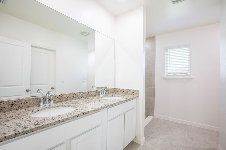 Furnished interior view inside a new home in Cape Coral, Cape Coral (Image 8).