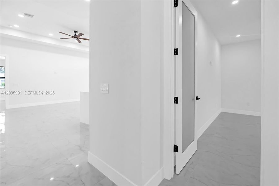 Spacious, unfurnished interior of a new home in , Cape Coral (Image 48).