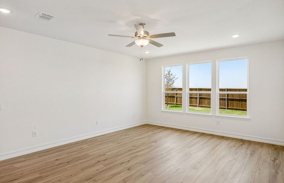 Spacious, unfurnished interior of a new home in Pinnacle at Legacy Hills, Celina (Image 23).