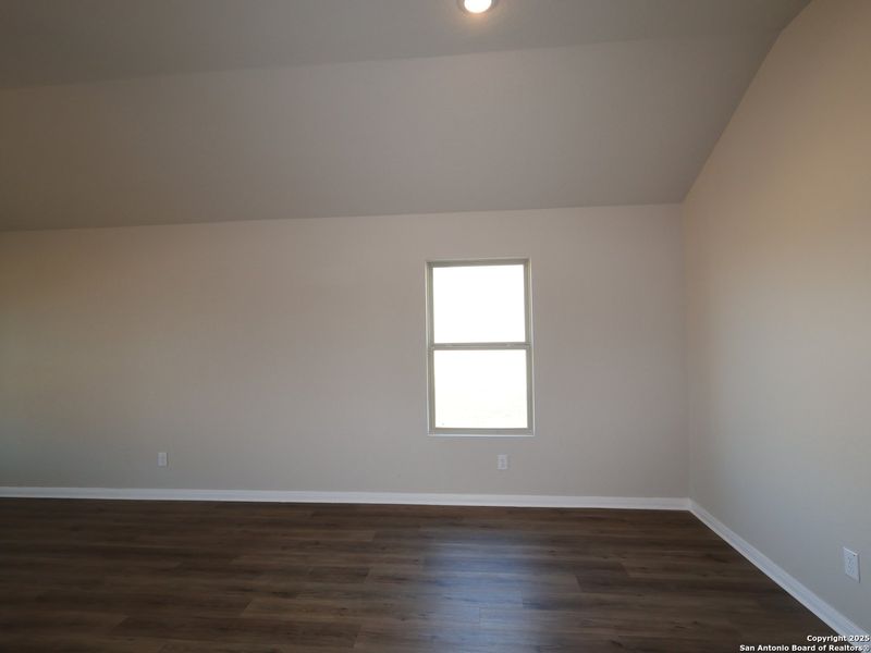 Spacious, unfurnished interior of a new home in Blue Ridge Ranch, San Antonio (Image 24).