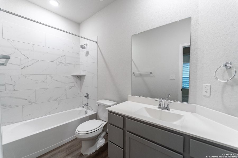 Furnished interior view inside a new home in Homestead, Schertz (Image 5).