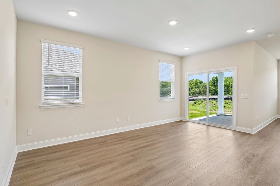 Spacious, unfurnished interior of a new home in Cades Bluff, Lebanon (Image 19).