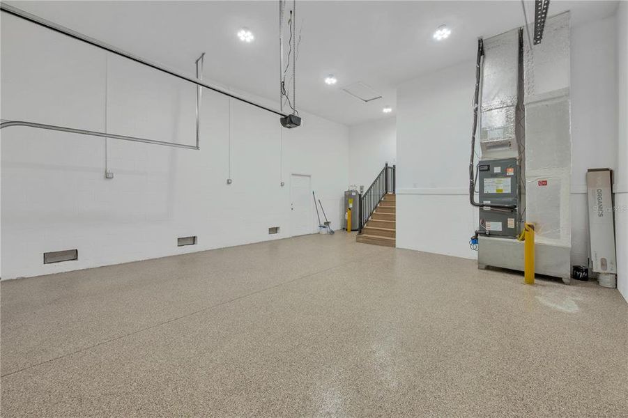 Spacious, unfurnished interior of a new home in , Dade City (Image 45).