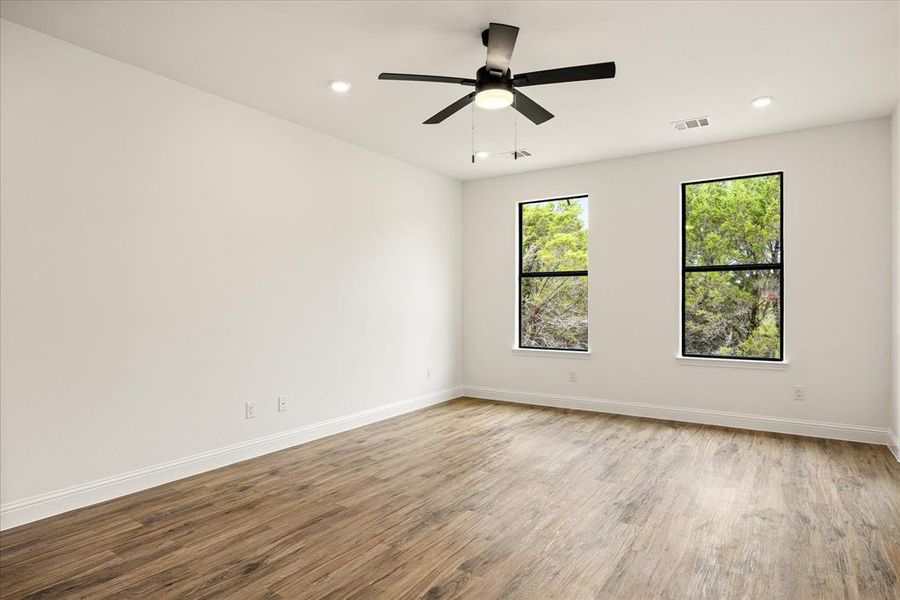 Spacious, unfurnished interior of a new home in , Granbury (Image 20).