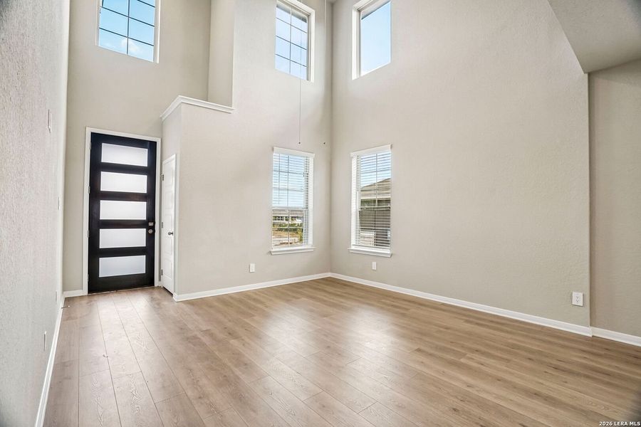 Spacious, unfurnished interior of a new home in Catalina, Converse (Image 45).