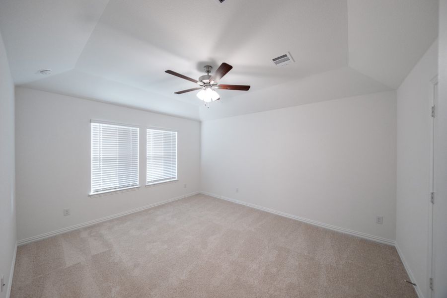 Spacious, unfurnished interior of a new home in The Villages of Hurricane Creek, Anna (Image 25).
