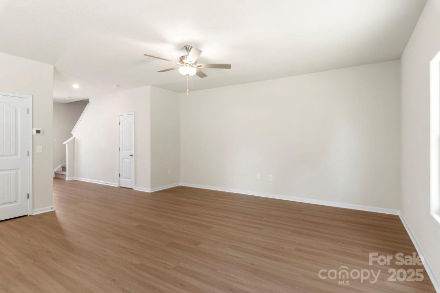 Spacious, unfurnished interior of a new home in Stagecoach Station, Gastonia (Image 11).
