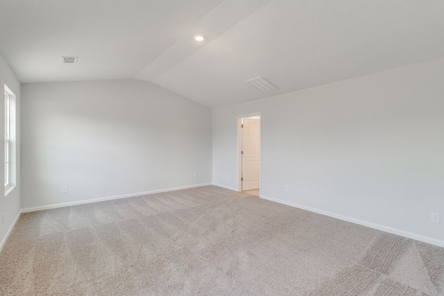 Spacious, unfurnished interior of a new home in Ellington, Elgin (Image 24).