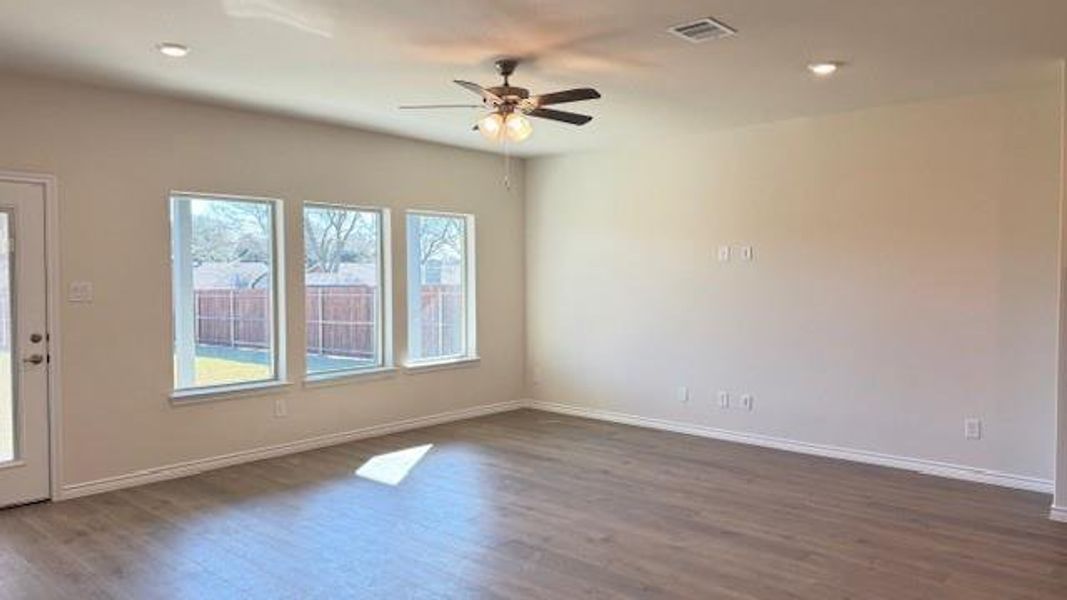 Spacious, unfurnished interior of a new home in California Meadows, Arlington (Image 15).