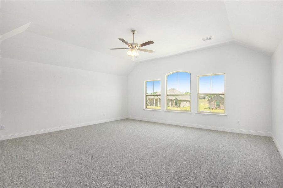 Spacious, unfurnished interior of a new home in , Sanger (Image 22).