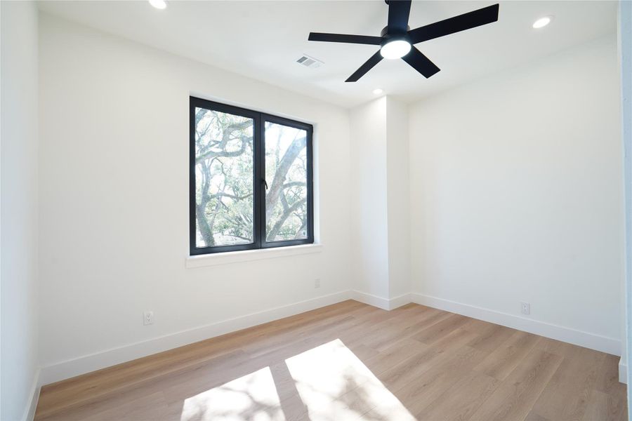Spacious, unfurnished interior of a new home in , Bellaire (Image 23).