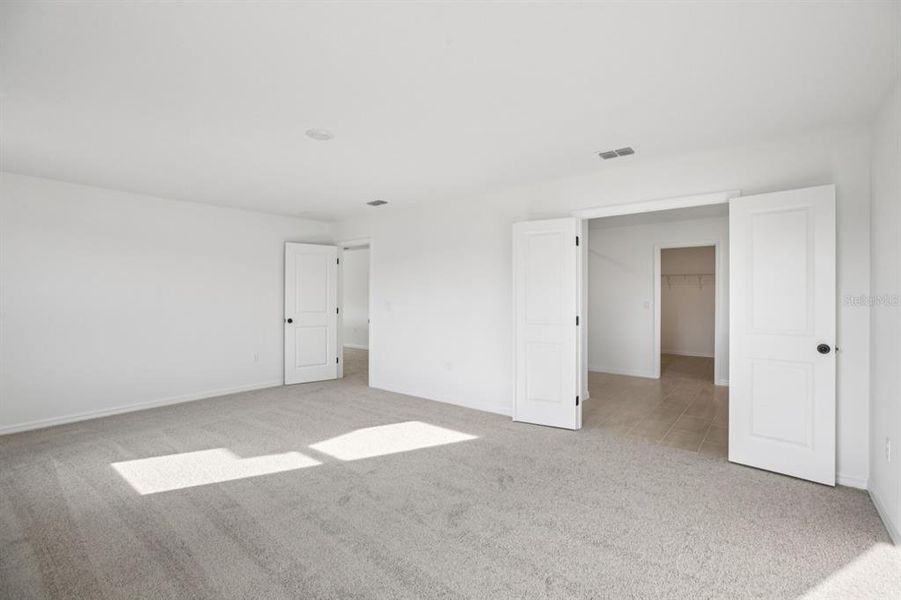 Spacious, unfurnished interior of a new home in , Mount Dora (Image 59).