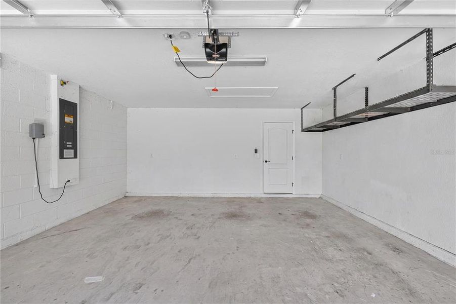 Spacious, unfurnished interior of a new home in , Sebring (Image 19).