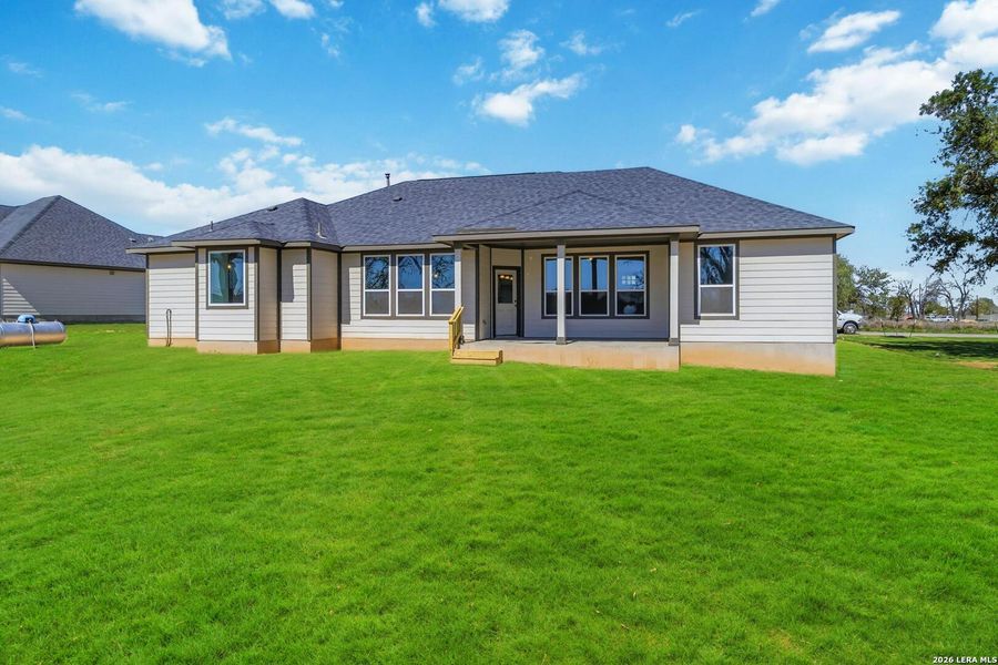 Exterior details and patio area of a home in Lonesome Dove, San Antonio (Image 3).