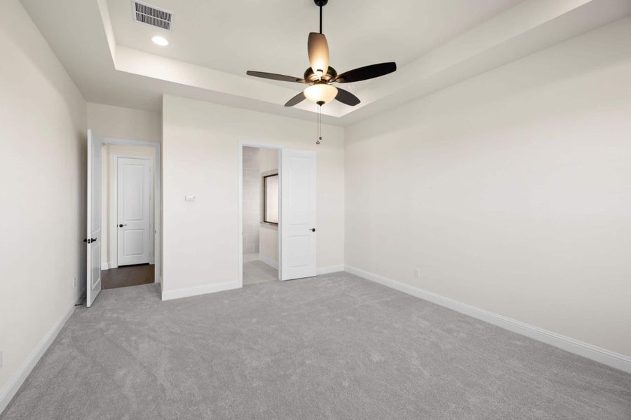 Representative unfurnished interior of a home built from the Kirby by UnionMain Homes in Lake Breeze, Lavon (Image 26).
