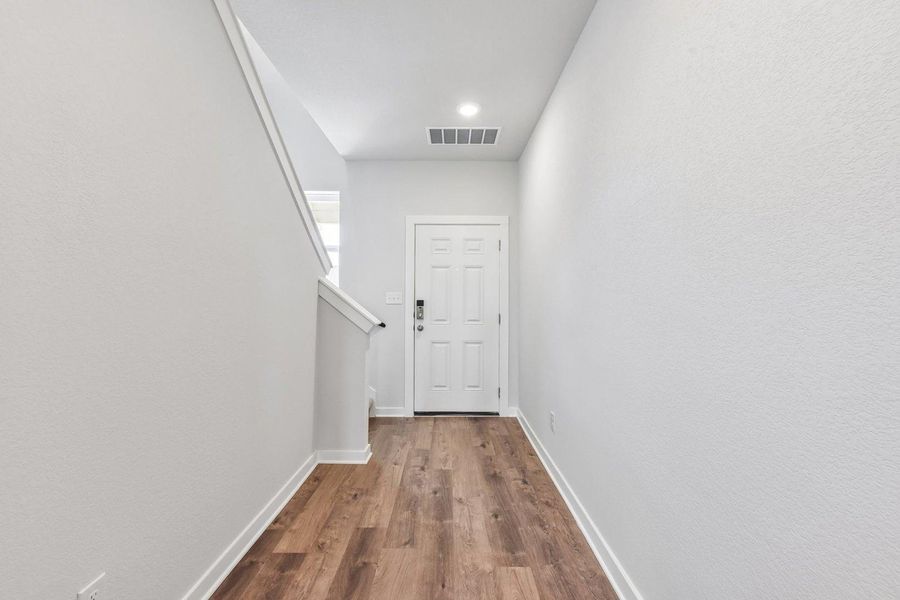 Spacious, unfurnished interior of a new home in Trinity Ranch, Elgin (Image 29).
