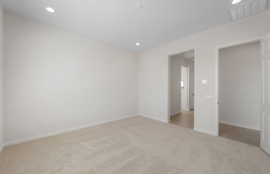Spacious, unfurnished interior of a new home in Soleo, San Tan Valley (Image 26).