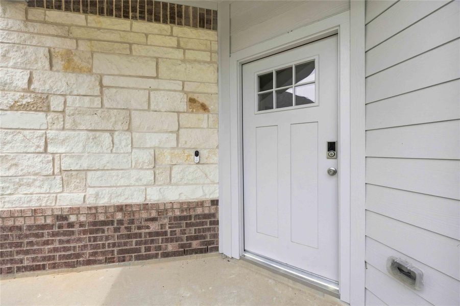 Exterior details and patio area of a home in , New Caney (Image 3).