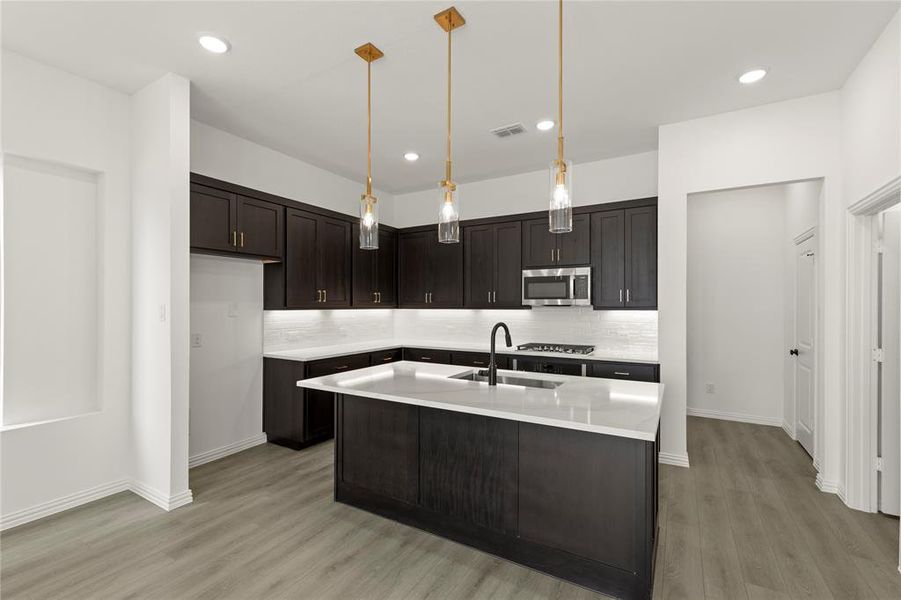 11. 905 Janwood - Kitchen (2)