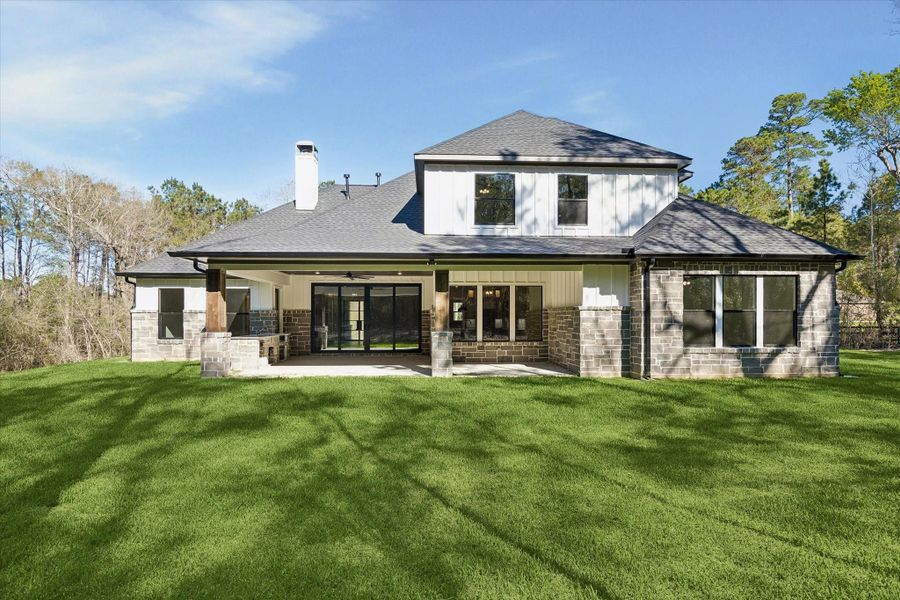 Exterior details and patio area of a home in , Huntsville (Image 26).