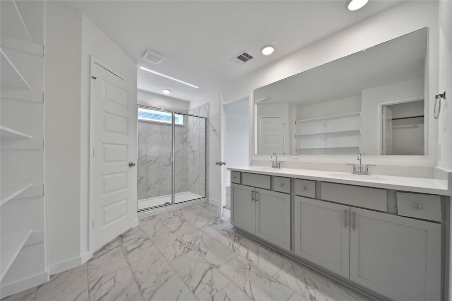 Furnished interior view inside a new home in , Rosharon (Image 7).