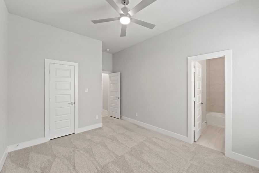 Spacious, unfurnished interior of a new home in Briarwood Crossing, Rosenberg (Image 26).