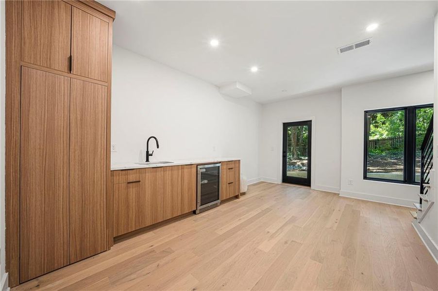 Spacious, unfurnished interior of a new home in , Atlanta (Image 17).