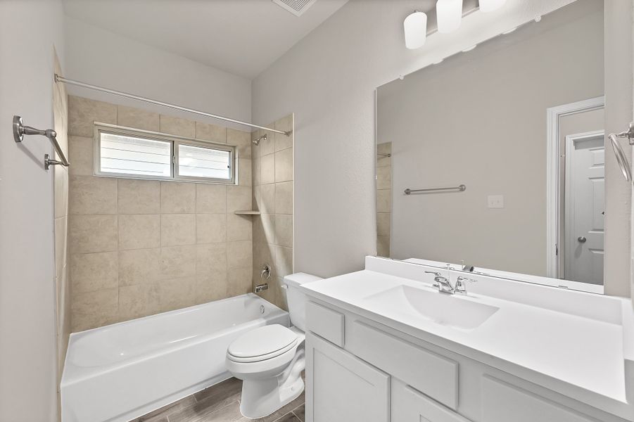 Representative furnished interior of a home built from the Floor Plan 1427 by Colina Homes in River Ranch, Dayton (Image 11).