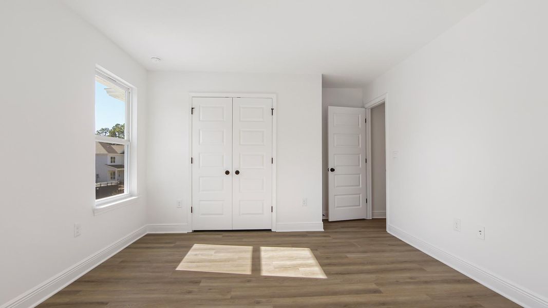 Spacious, unfurnished interior of a new home in Colonial East, Panama City Beach (Image 34). Spacious, unfurnished interior of a new home in Colonial East, Panama City Beach (Image 34).