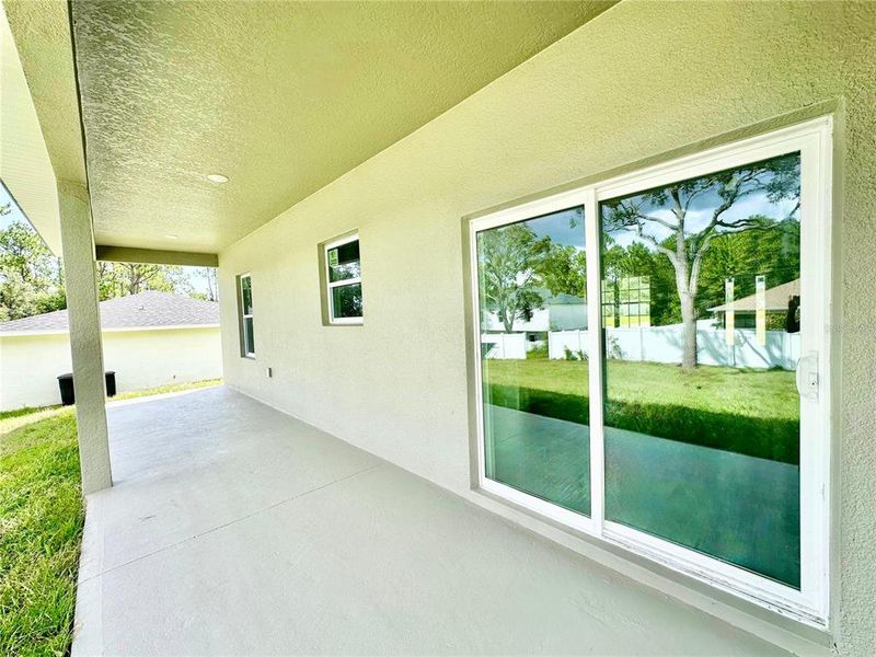 Spacious, unfurnished interior of a new home in , Citrus Springs (Image 11).