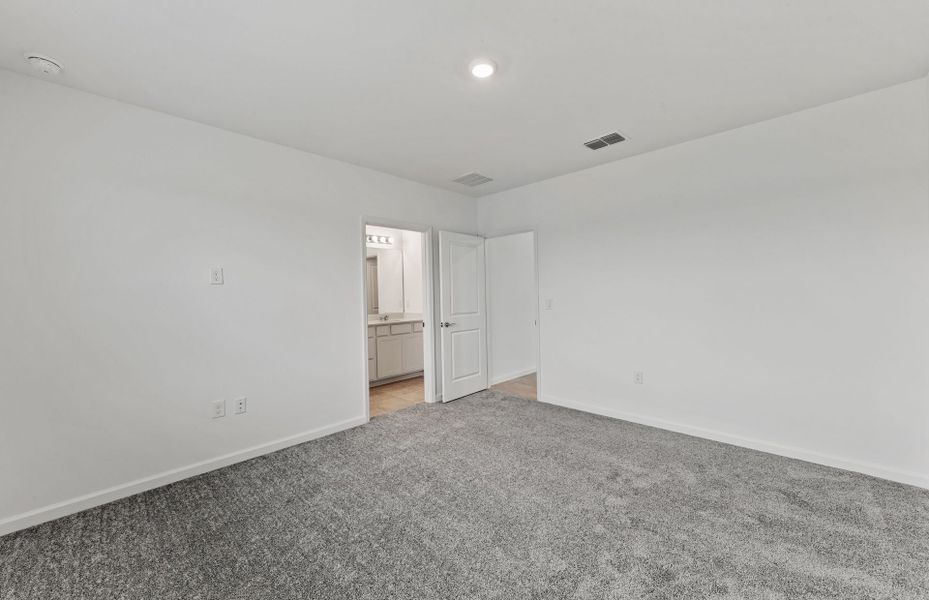 Spacious, unfurnished interior of a new home in Caloosa Cove, Labelle (Image 9). Spacious, unfurnished interior of a new home in Caloosa Cove, Labelle (Image 9).
